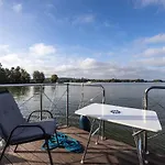 Hausboot Havelrobbe *
