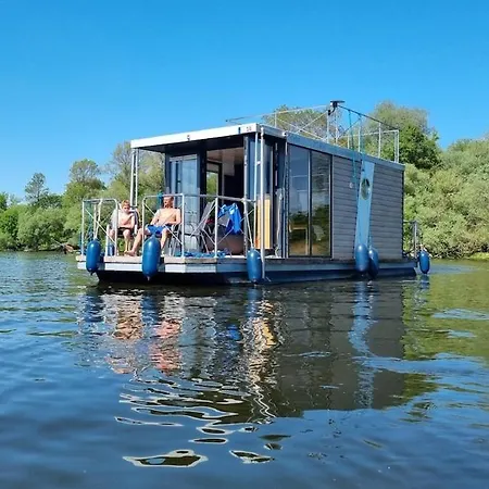 Hausboot Havelrobbe Hotel en barco
