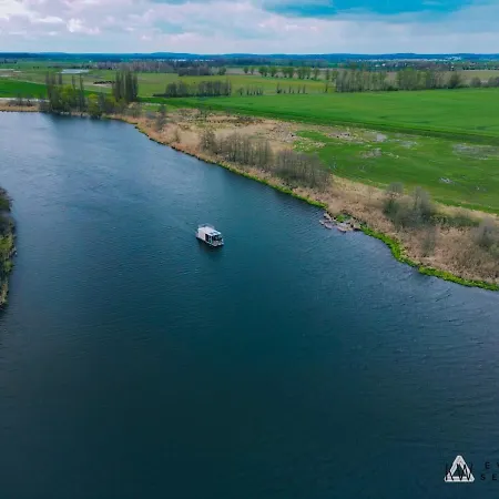 Bådhotel Hausboot Havelrobbe *