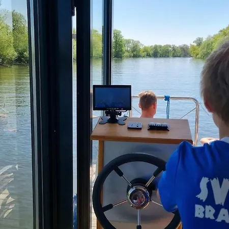 Hausboot Havelrobbe Hotel en barco *