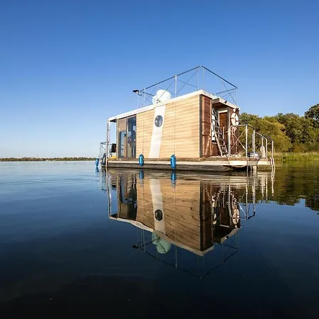 Hausboot Havelrobbe Hotel en barco