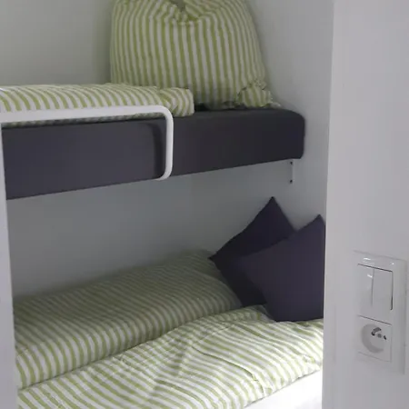 Hausboot Havelrobbe Botel *