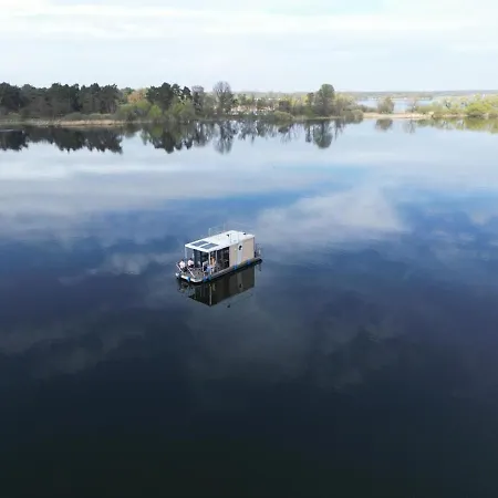 Hausboot Havelrobbe Hotel en barco *