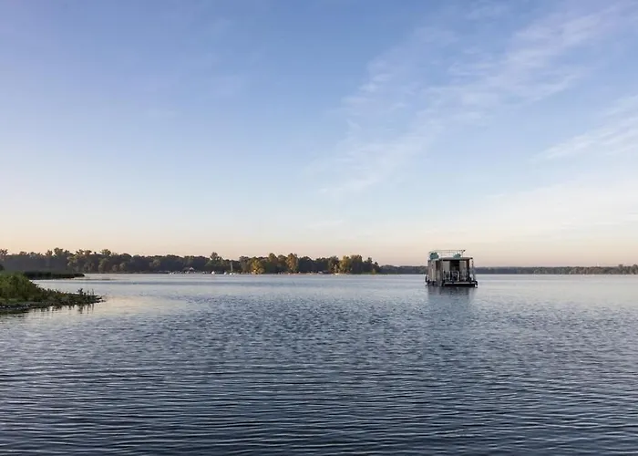 Botel Hausboot Havelrobbe