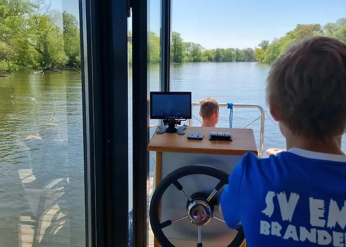 Hausboot Havelrobbe Botel *