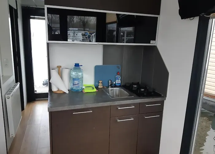 Botel Hausboot Havelrobbe