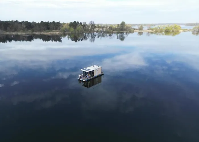 Hausboot Havelrobbe Botel *